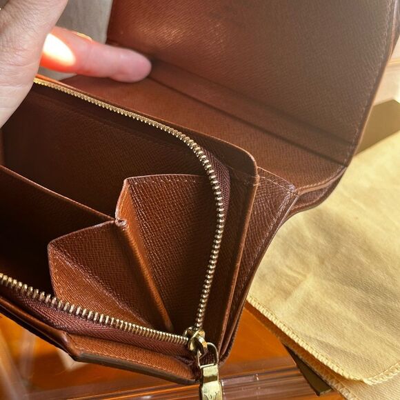 Authentic Louis Vuitton Porte Monnaie Monogram Wallet - Picture 3 of 14